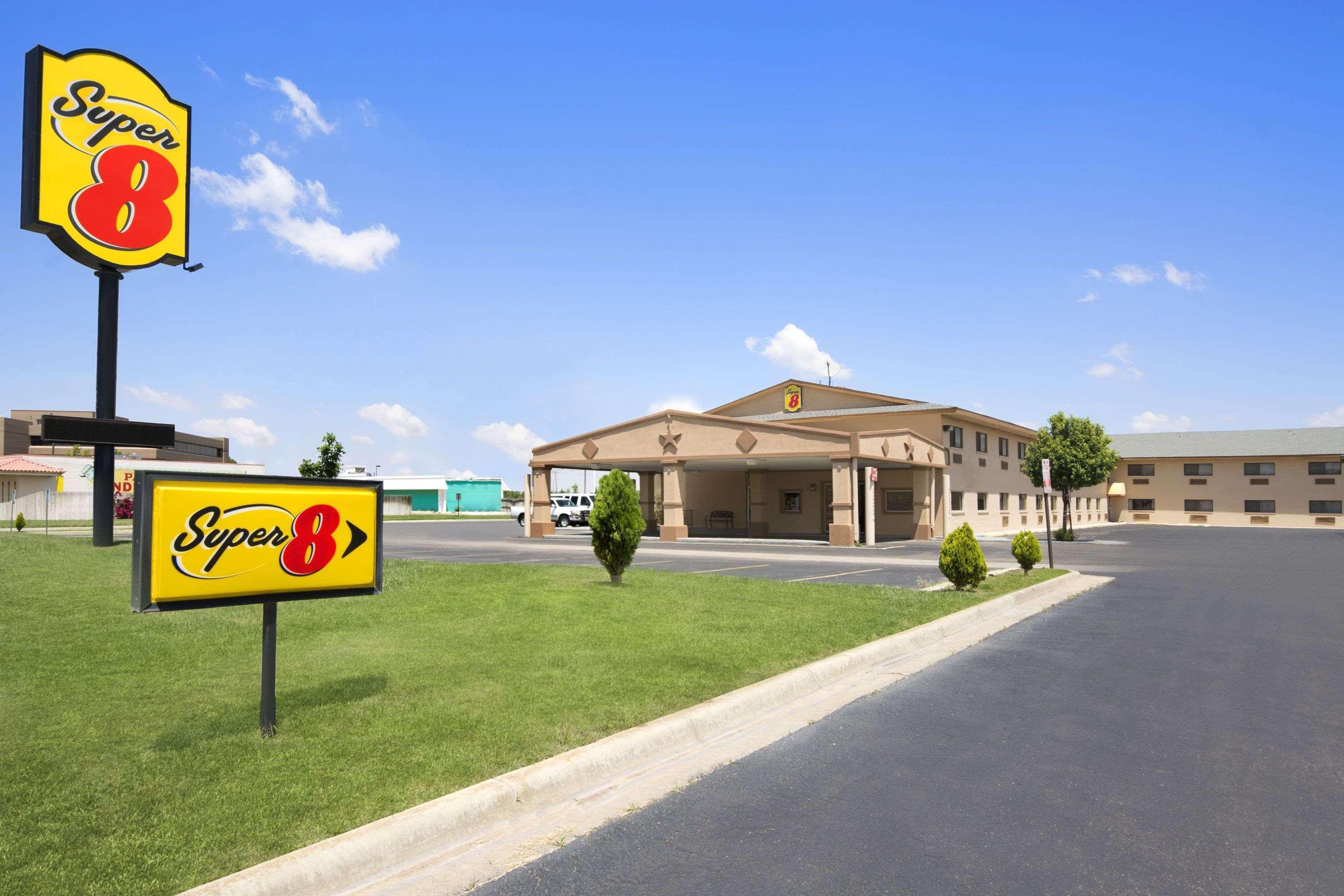 Super 8 By Wyndham Amarillo Central Tx Bagian luar foto