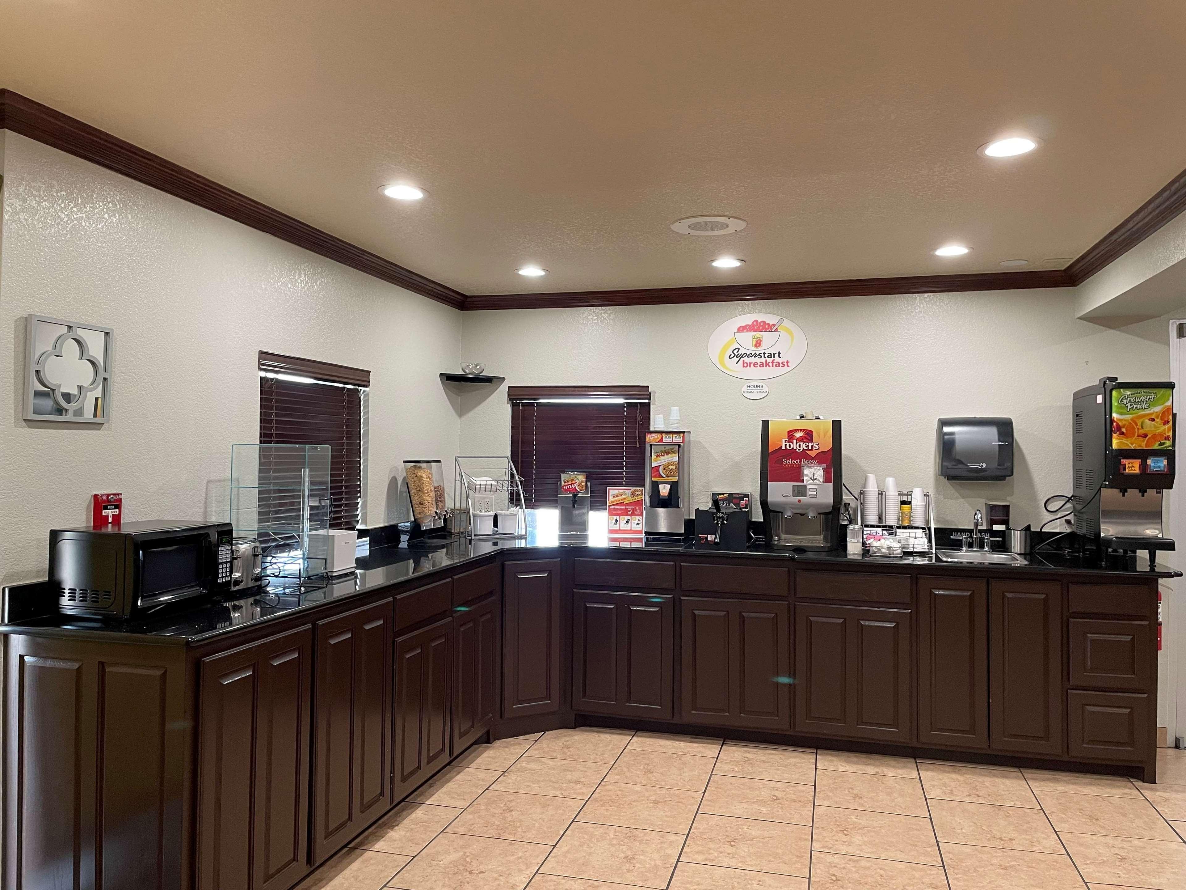 Super 8 By Wyndham Amarillo Central Tx Bagian luar foto