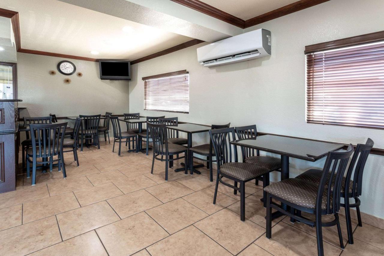 Super 8 By Wyndham Amarillo Central Tx Bagian luar foto