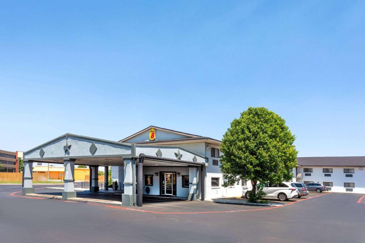Super 8 By Wyndham Amarillo Central Tx Bagian luar foto